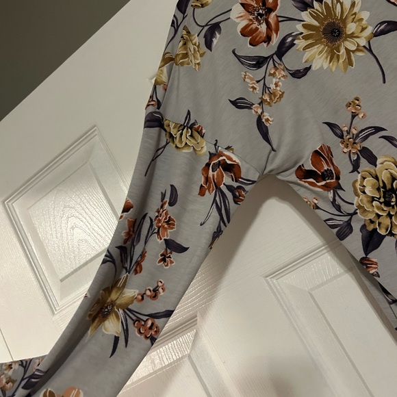 Large dear Scarlett light grey half sleeve top - Picture 4 of 8